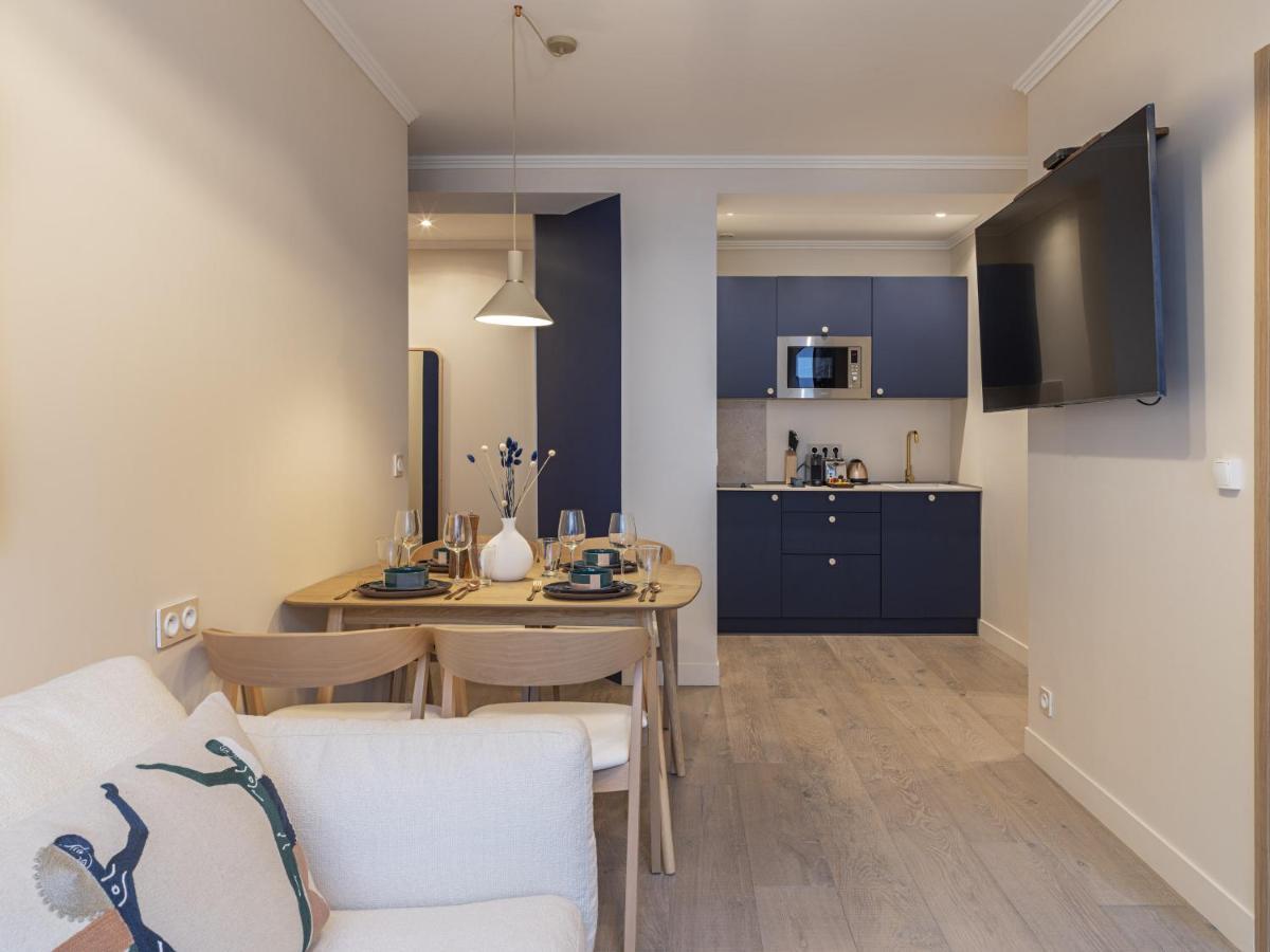 The Blue Suite On Champs Elysees Avenue Paris Exterior photo