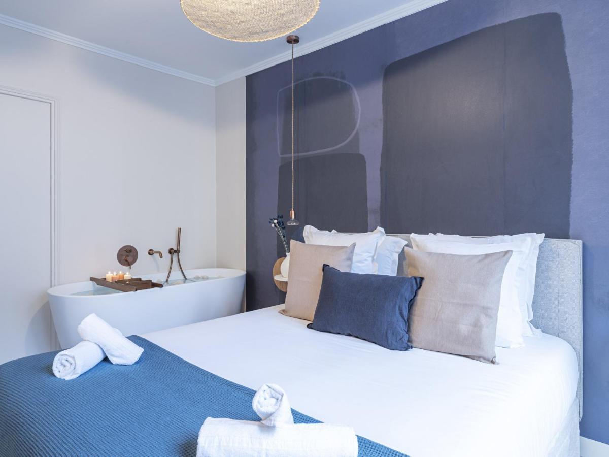 The Blue Suite On Champs Elysees Avenue Paris Exterior photo