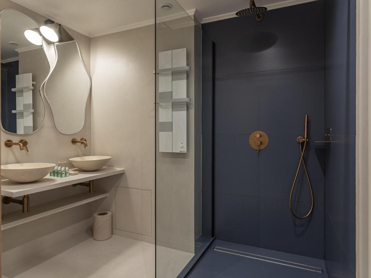 The Blue Suite On Champs Elysees Avenue Paris Exterior photo