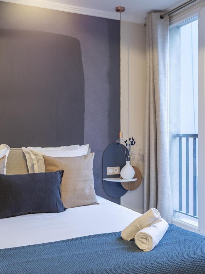 The Blue Suite On Champs Elysees Avenue Paris Exterior photo